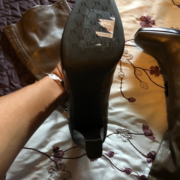 Shoes - Picture 2 of 3